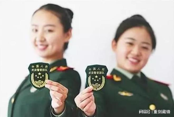 AG九游會(huì )21式軍裝配發(fā)回顧各式軍服老兵穿過(guò)哪一款樣式(圖5)
