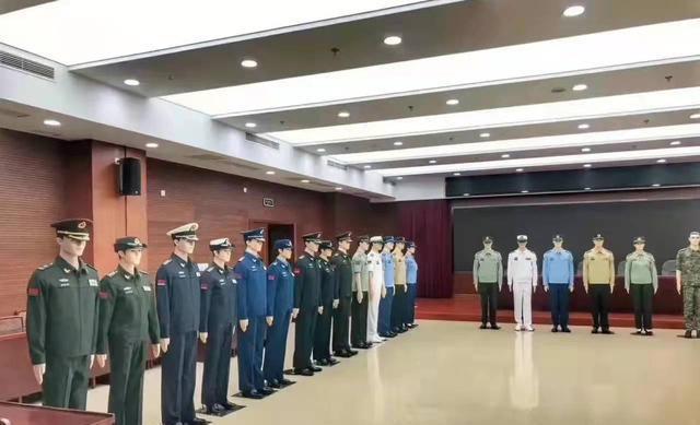 AG九游會(huì)填補(bǔ)了我軍空白！解放軍為何要向俄軍學(xué)習(xí)列裝21式作業(yè)服？(圖6)